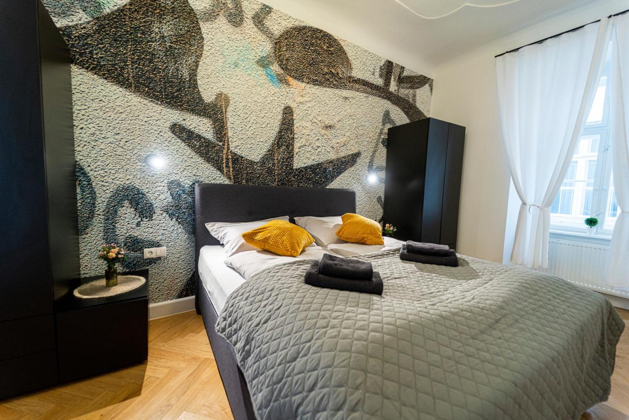 Central Stephansdom Apartment I Netflix I Self Check In Wenen Buitenkant foto