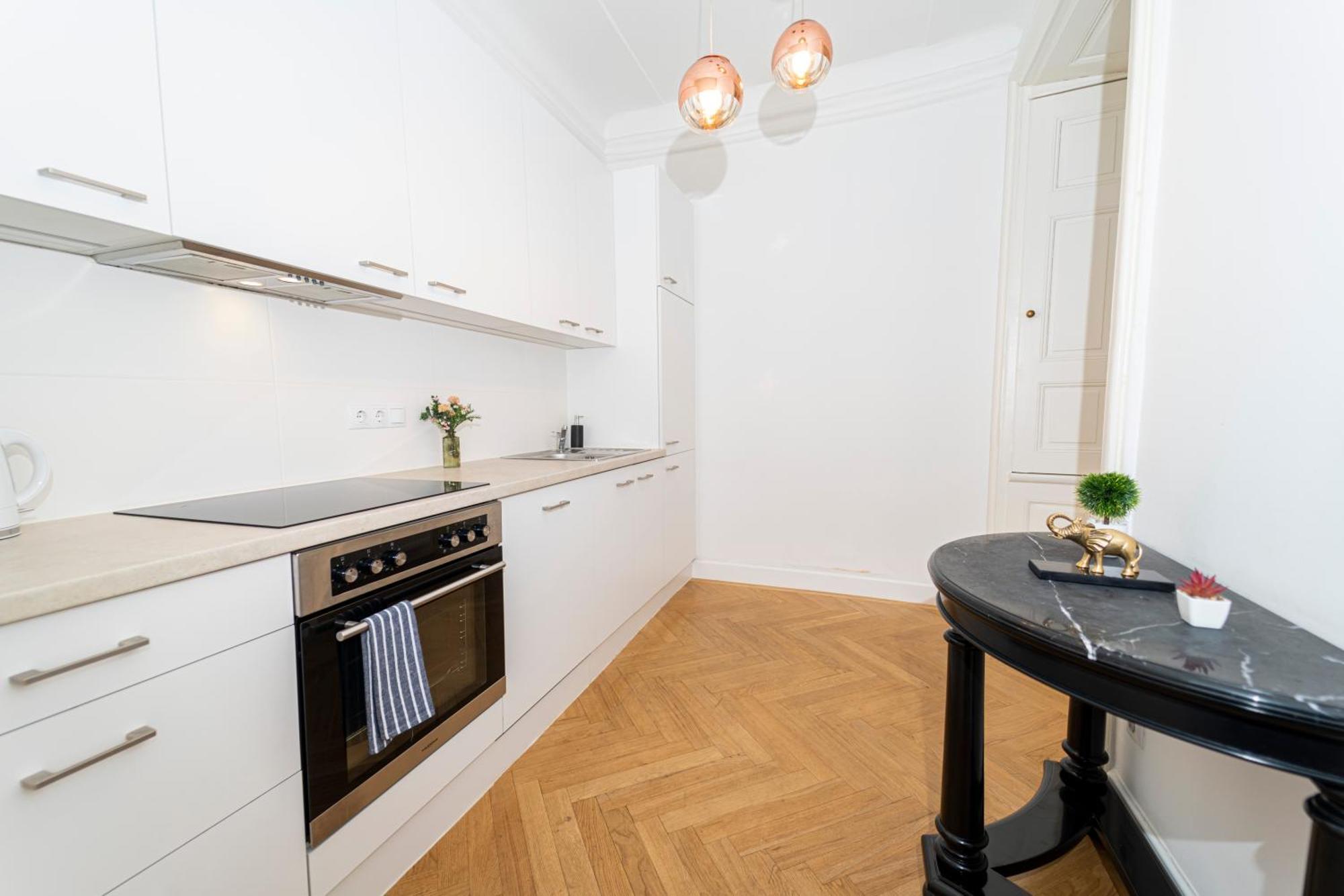 Central Stephansdom Apartment I Netflix I Self Check In Wenen Buitenkant foto