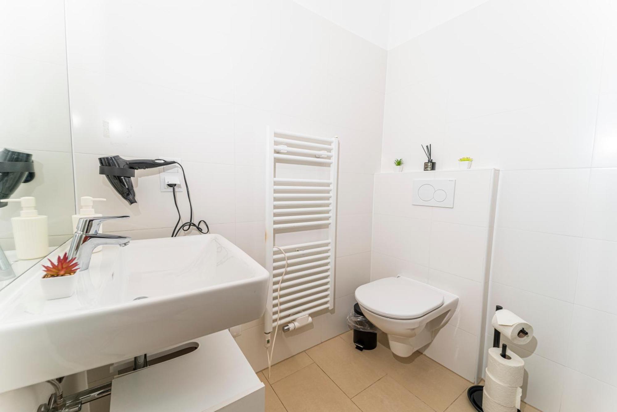 Central Stephansdom Apartment I Netflix I Self Check In Wenen Buitenkant foto